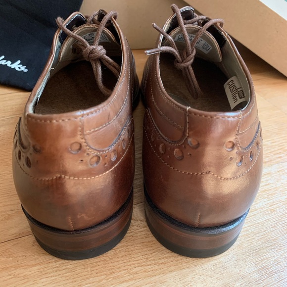 Clark’s brown leather oxfords - men size 8 main image 7
